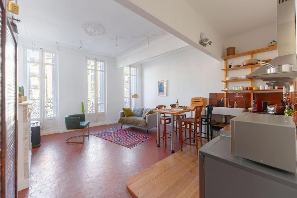 Superbe Appart, Central, Petit Balcon & Vue Place Marseille Exterior photo